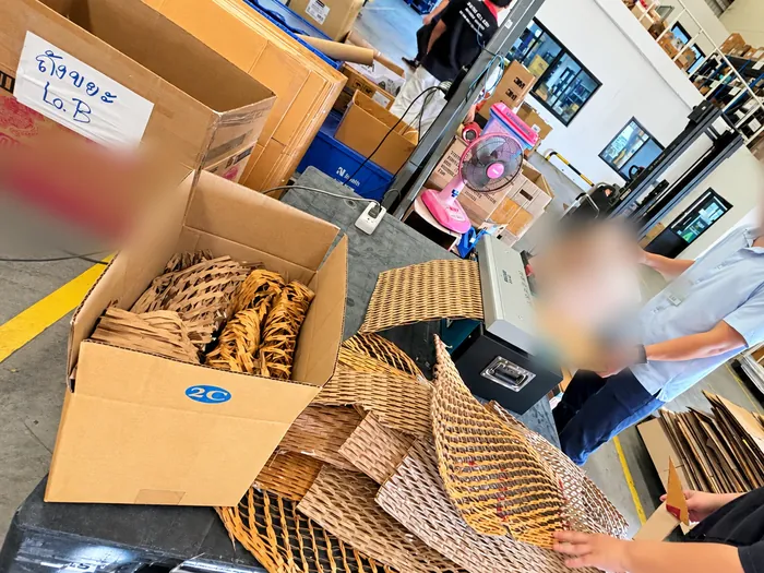 ลังเก่าจากถังขยะในคลัง ป้อนเข้าเครื่องได้แผ่นกันกระแทกทันที